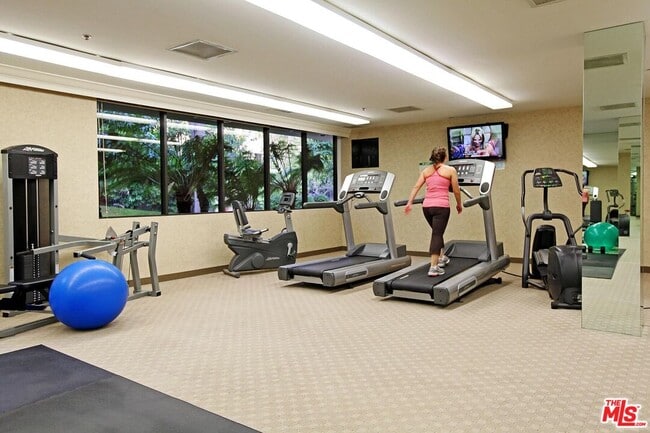 Building Photo - 2142 Century Park Ln