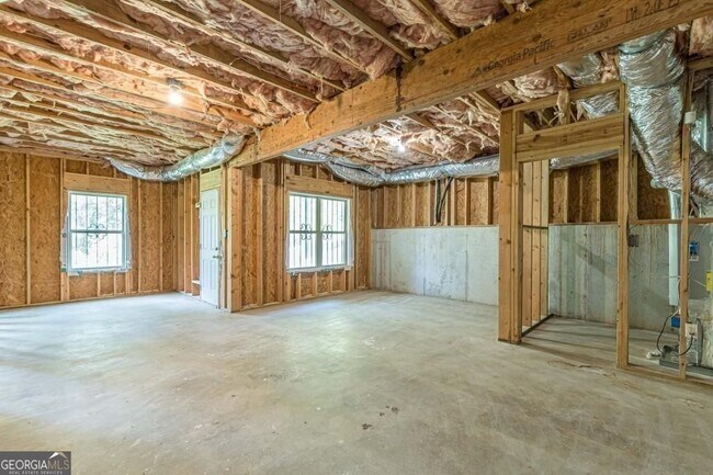 Building Photo - 1410 Eastland Rd SE