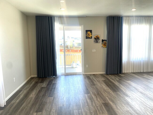 Building Photo - 4420 S Perth Ct