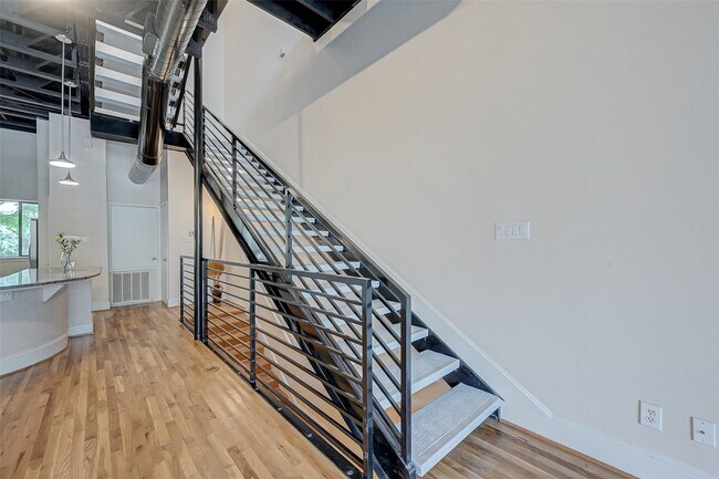 Building Photo - 1108 Columbus St