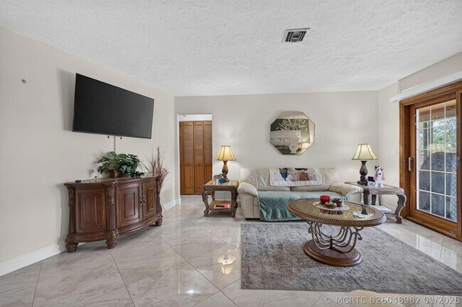 Building Photo - 1362 SW Knollwood Dr