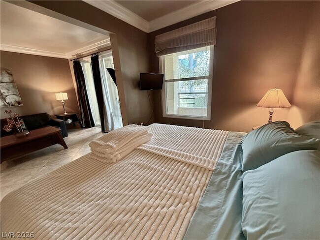 Building Photo - 210 E Flamingo Rd