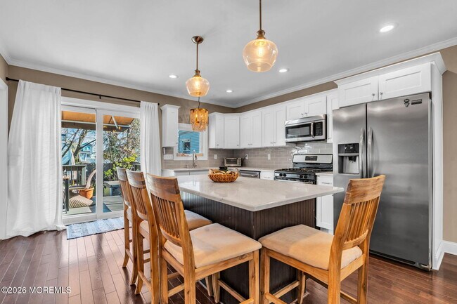 Building Photo - 510 Lareine Ave