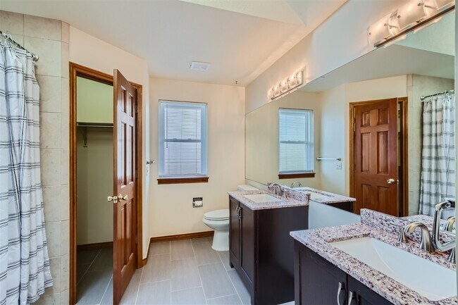 Building Photo - Beautiful Home in Summer Valley!