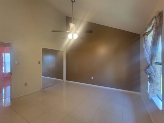 Building Photo - 702 Zebra Dr