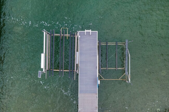 Building Photo - 150 Adams St