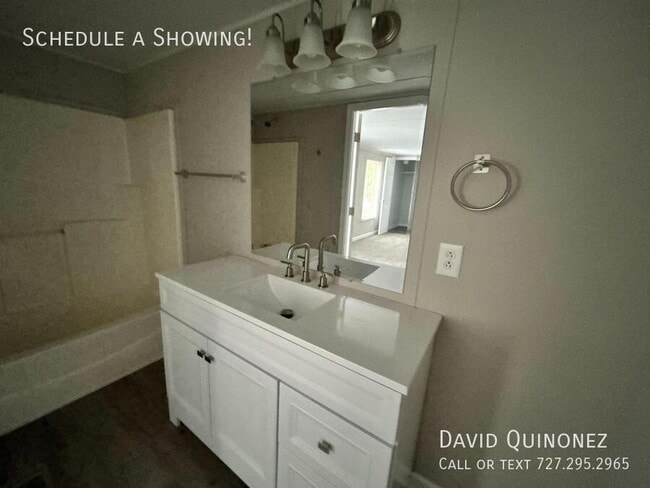 Building Photo - 5716 Heather View Ln