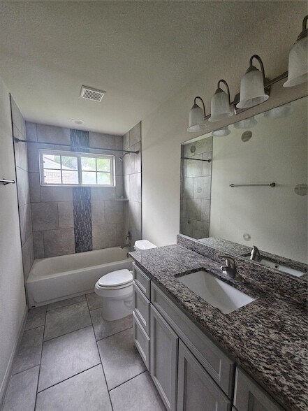 Building Photo - 3206 Pebble Lake Dr