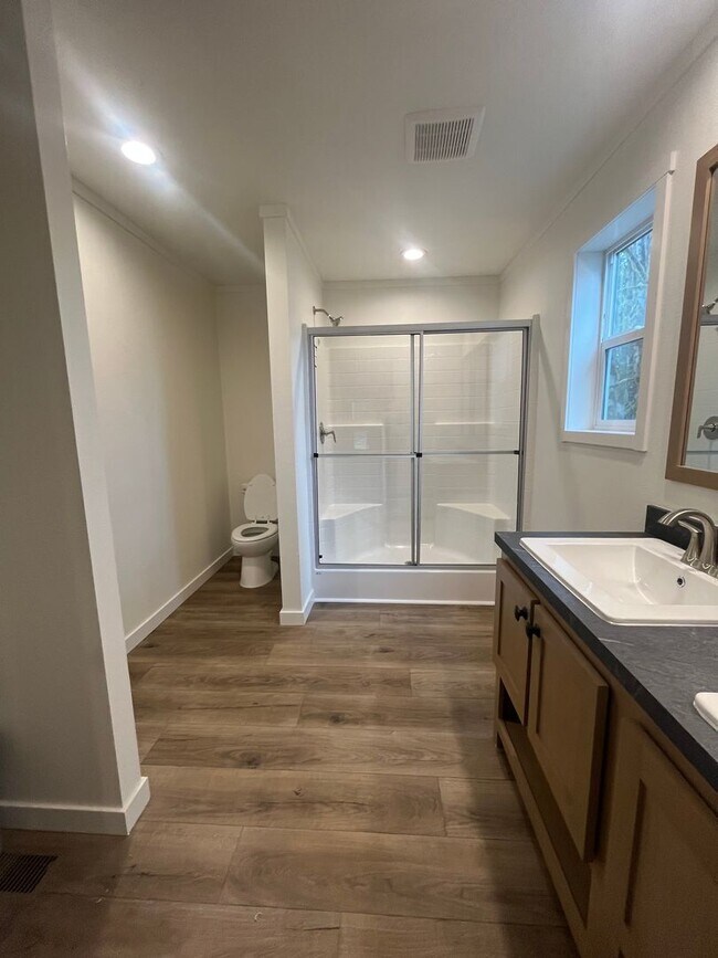 Building Photo - 3-Bedroom 2-Bathroom Home built in 2025