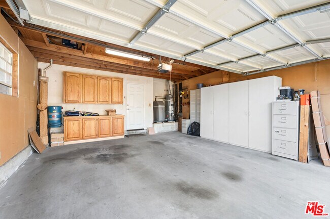 Building Photo - 807 E Orange Grove Ave