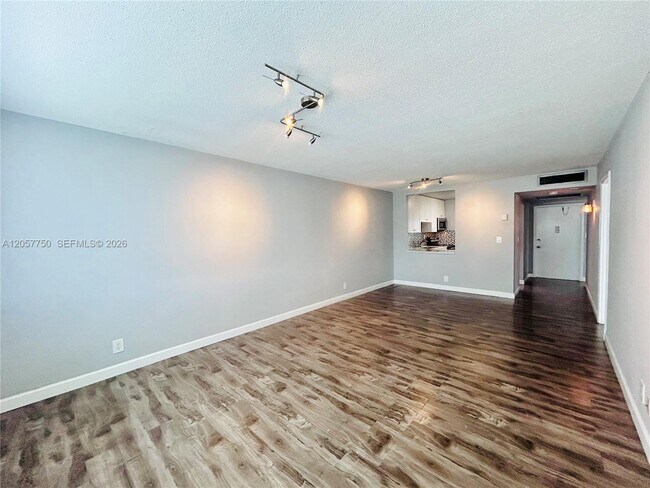 Building Photo - 2300 Park Ln