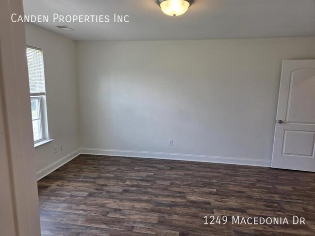 Building Photo - 1249 Macedonia Dr