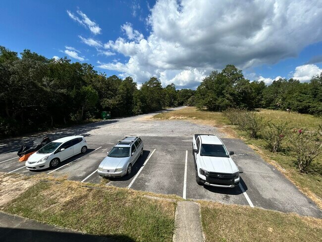 Building Photo - 115 Country Club Dr