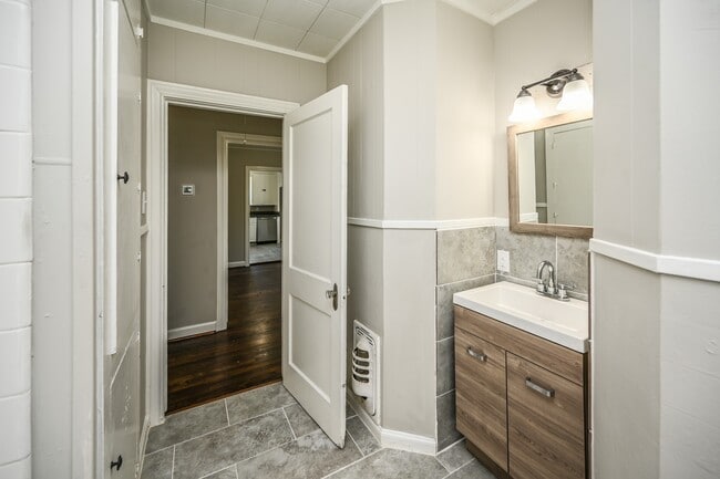 Building Photo - 500 Alford St