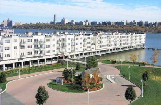 building view - 351 The Promenade