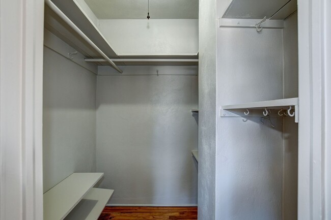 Building Photo - 108 N Mt Vernon Ave