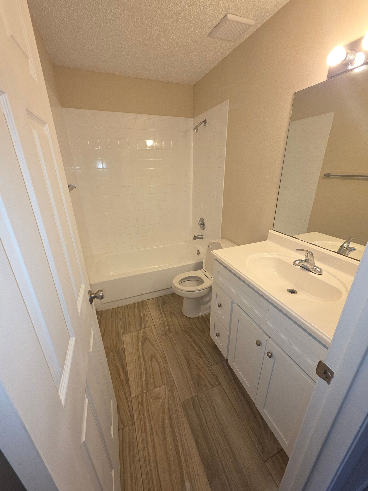 Building Photo - 5420 SE 30th Pl