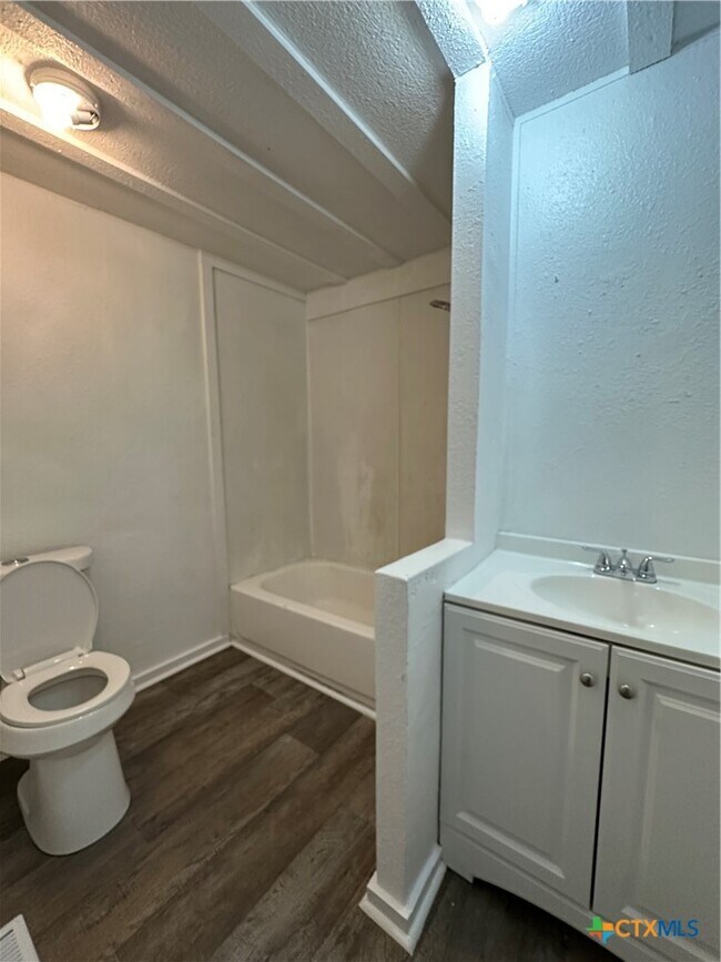 Building Photo - 311 Meadow Lake Dr