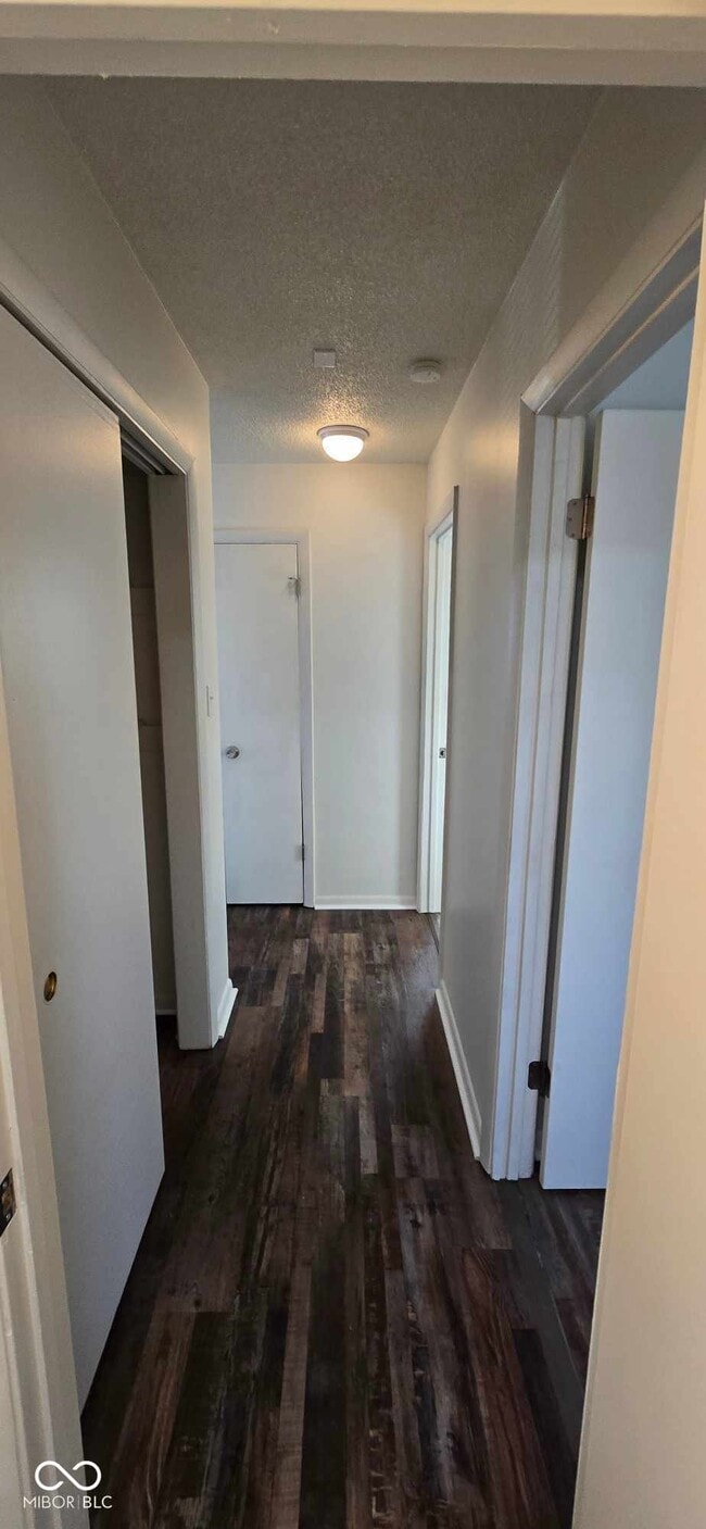 Building Photo - 570 US-52