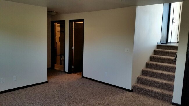 Building Photo - 3 Bed 3 Bath Single Family Home