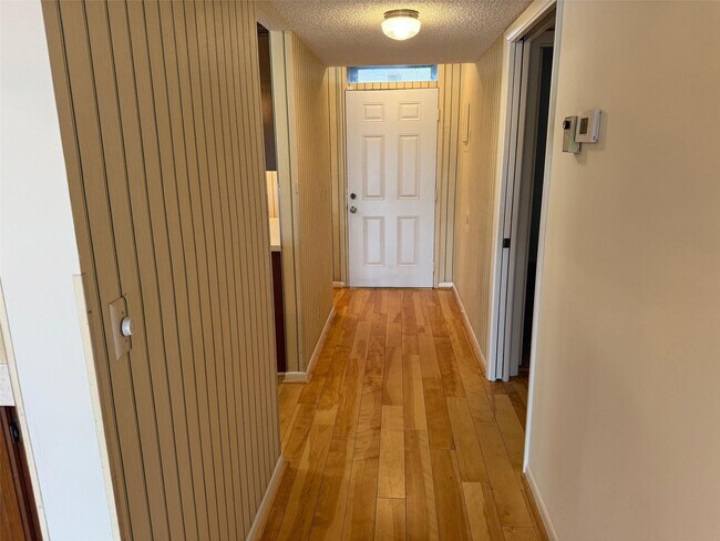 Building Photo - 6215 Coral Lake Dr