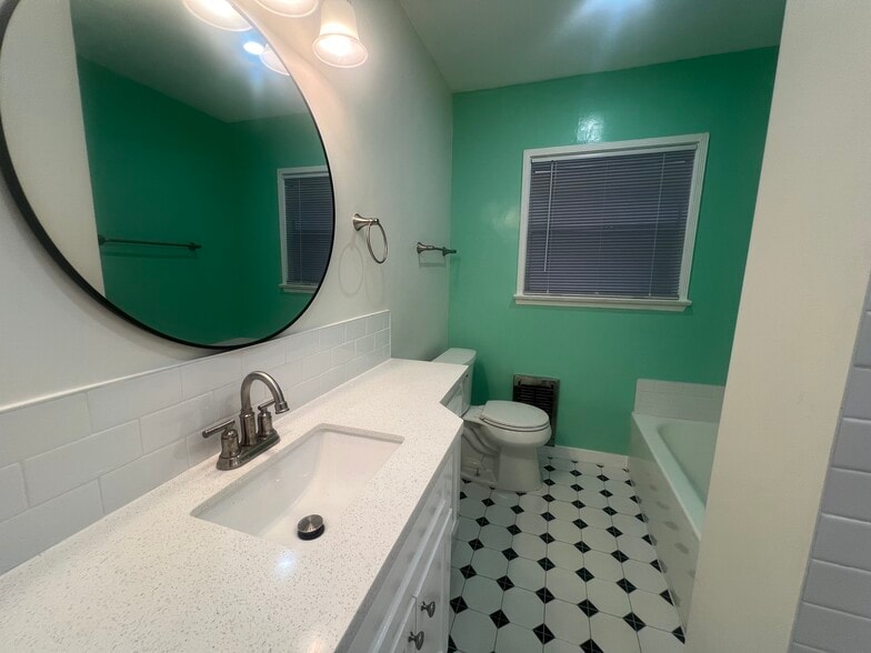 Building Photo - 4206 Leimert Blvd