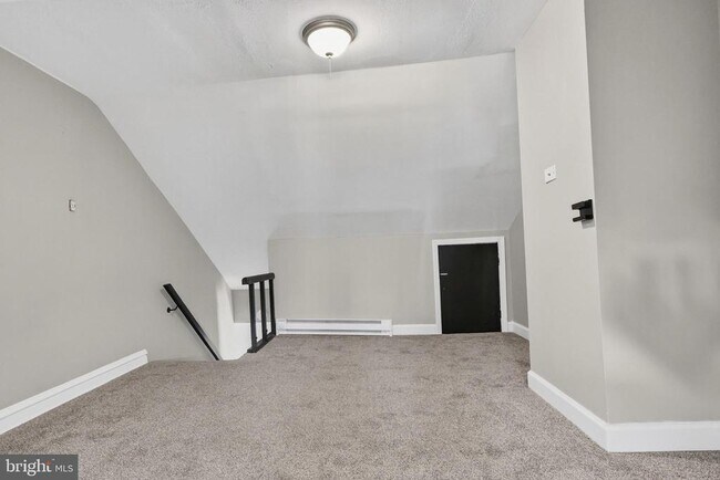 Building Photo - 603 Maple St