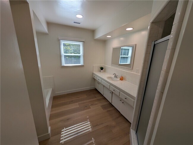 Building Photo - 1921 6th Ave