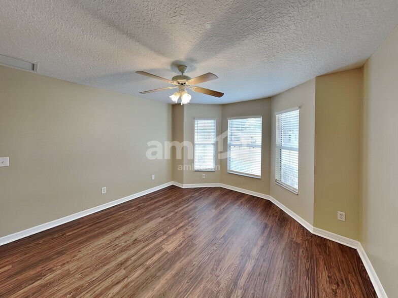 Building Photo - 315 Morningview Dr