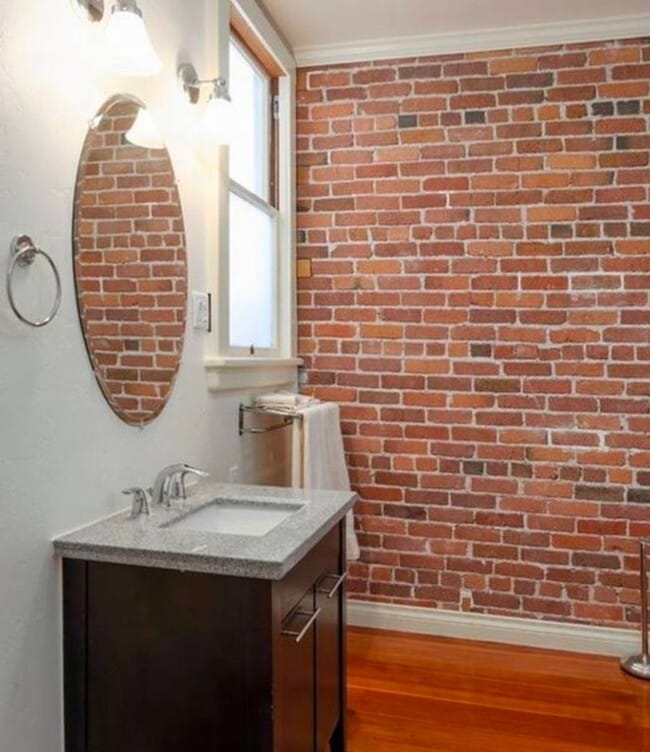 Building Photo - 4 bedroom 2 bath home