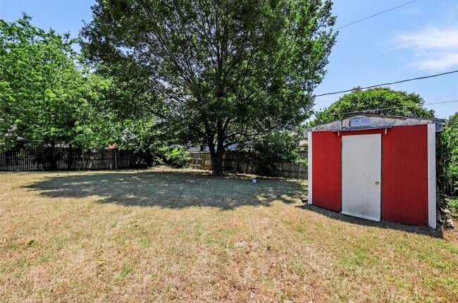 Building Photo - 1300 Timbercrest Dr