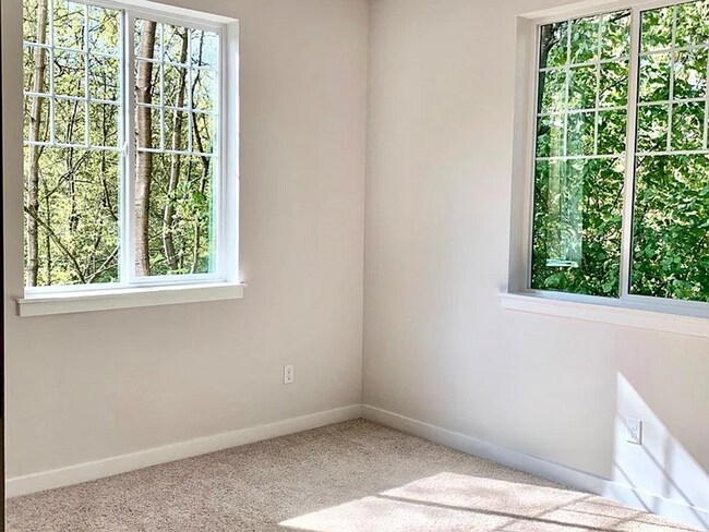 Building Photo - 2 bed/1 bath in Southeast Redmond