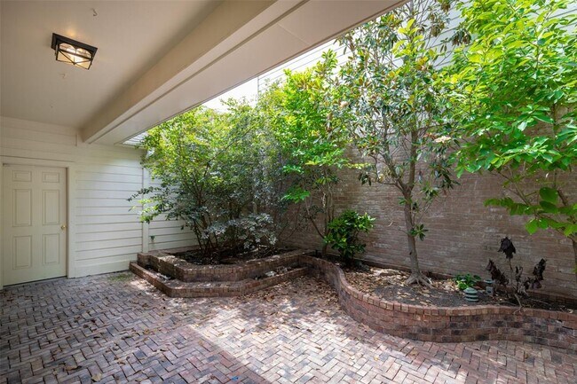 Building Photo - 9559 Doliver Dr