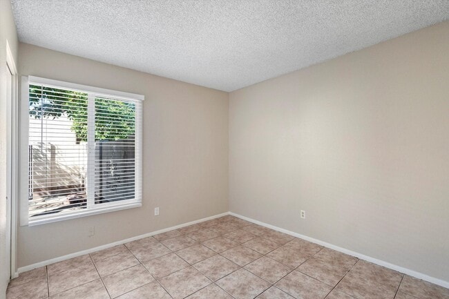 Building Photo - 3 Bedroom 2 Bathroom in Mesa