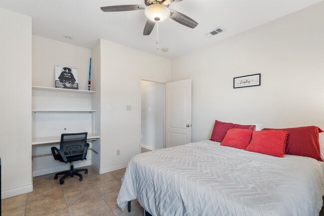 Building Photo - 210 Saddle Blanket