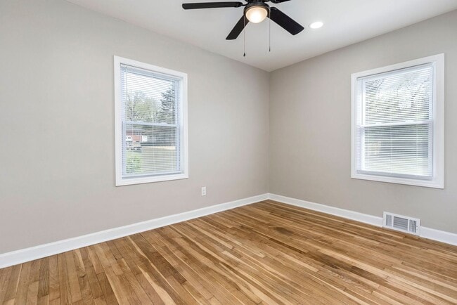 Building Photo - 2220 Auburn Dr