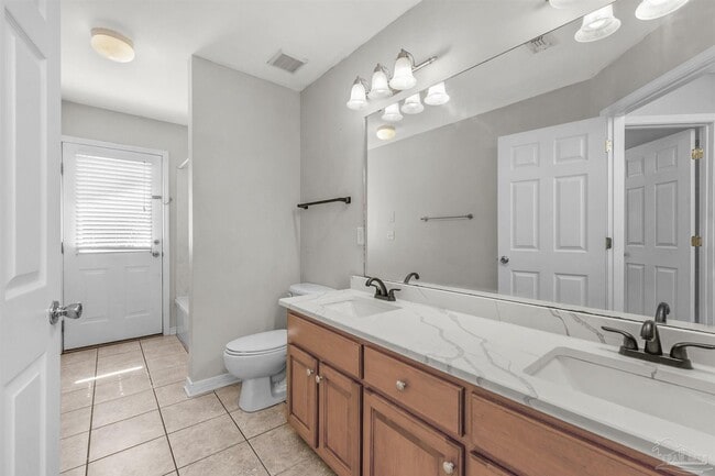 Building Photo - 2491 Parkridge Dr