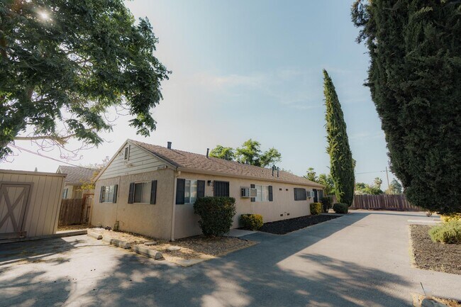 Building Photo - 683 - 695 Vermont Avenue, Turlock CA 95380