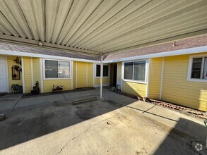 Building Photo - REDUCED! 2 Bedroom 1 Bath Apartment For Re...