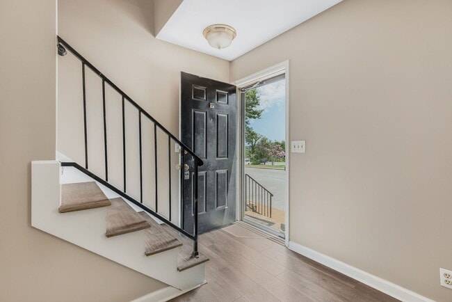 Building Photo - Convenient Brentwood Condo