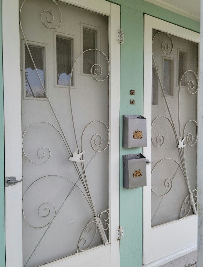 Building Photo - 1528 Steves Ave