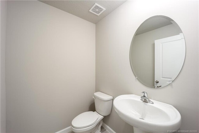 Building Photo - 407 Salisbury Cir