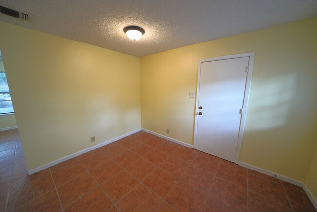 Building Photo - Lovely Home in Cibolo Now Available - Real...