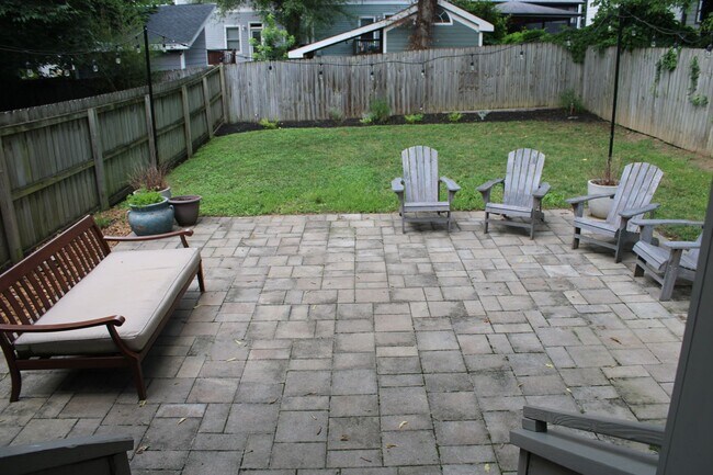 Building Photo - Great 3 bedroom / 2.5 bath Home in East Na...