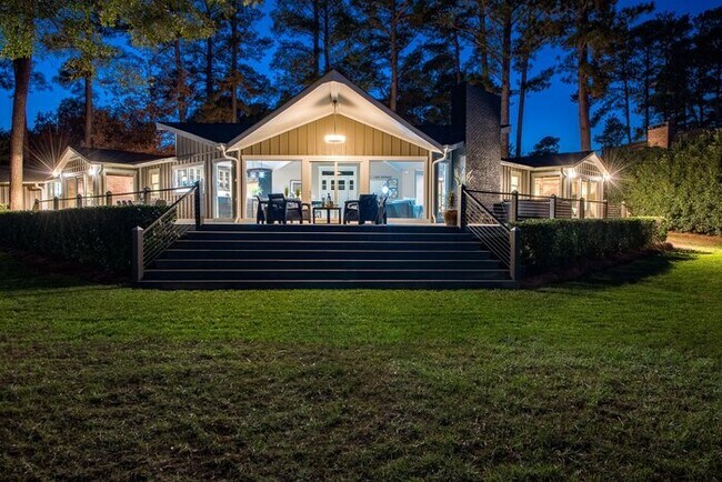 Building Photo - Lake Norman Playaway