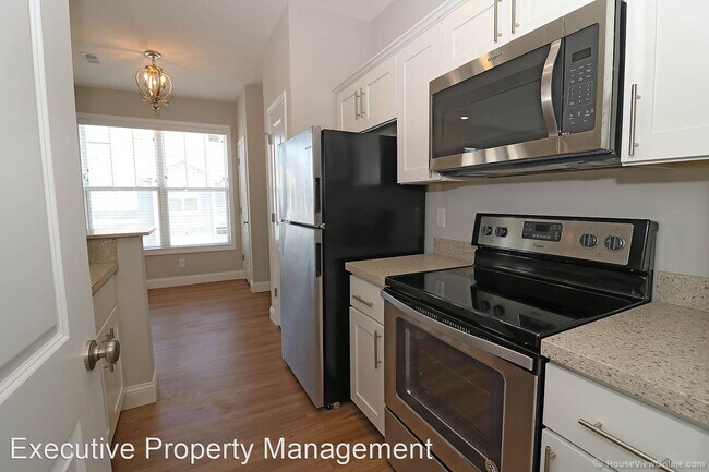 Building Photo - 2028 Walden Pond Way