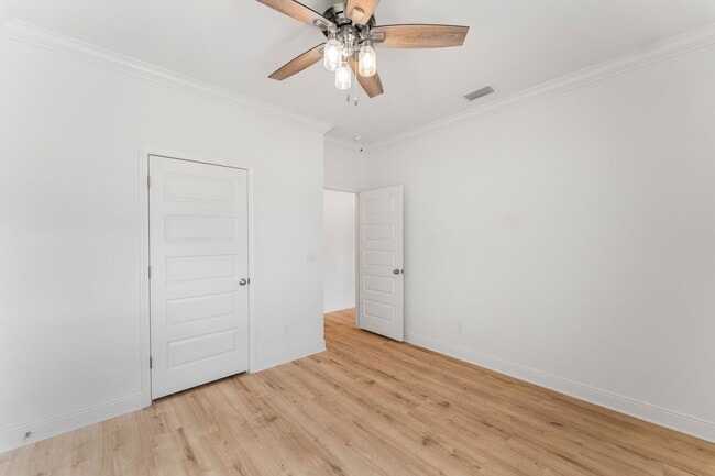 Building Photo - 115 Piper Cv