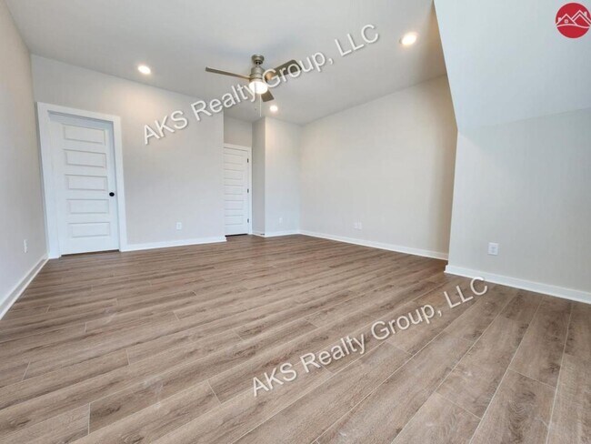 Building Photo - 1034 Windsor Dr