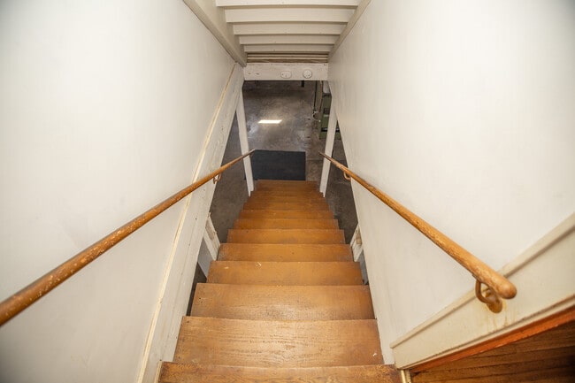 Building Photo - 5410 Simpson St
