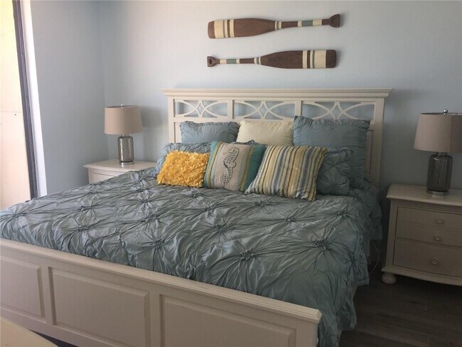 Building Photo - 9900 S Ocean Dr